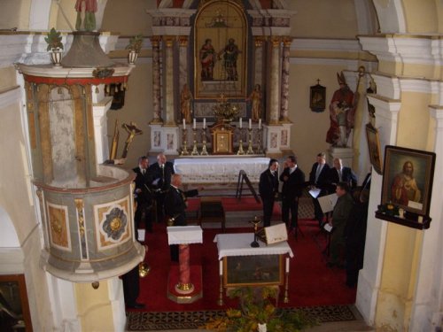 Pri maši so peli pevci Mengeškega zvona